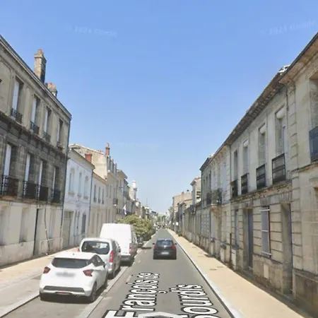 Deniz Apartment Bordeaux